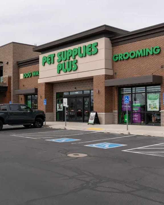 The front doors of Pet Supplies Plus Lehi under its Pet Supplies Plus and Grooming signs